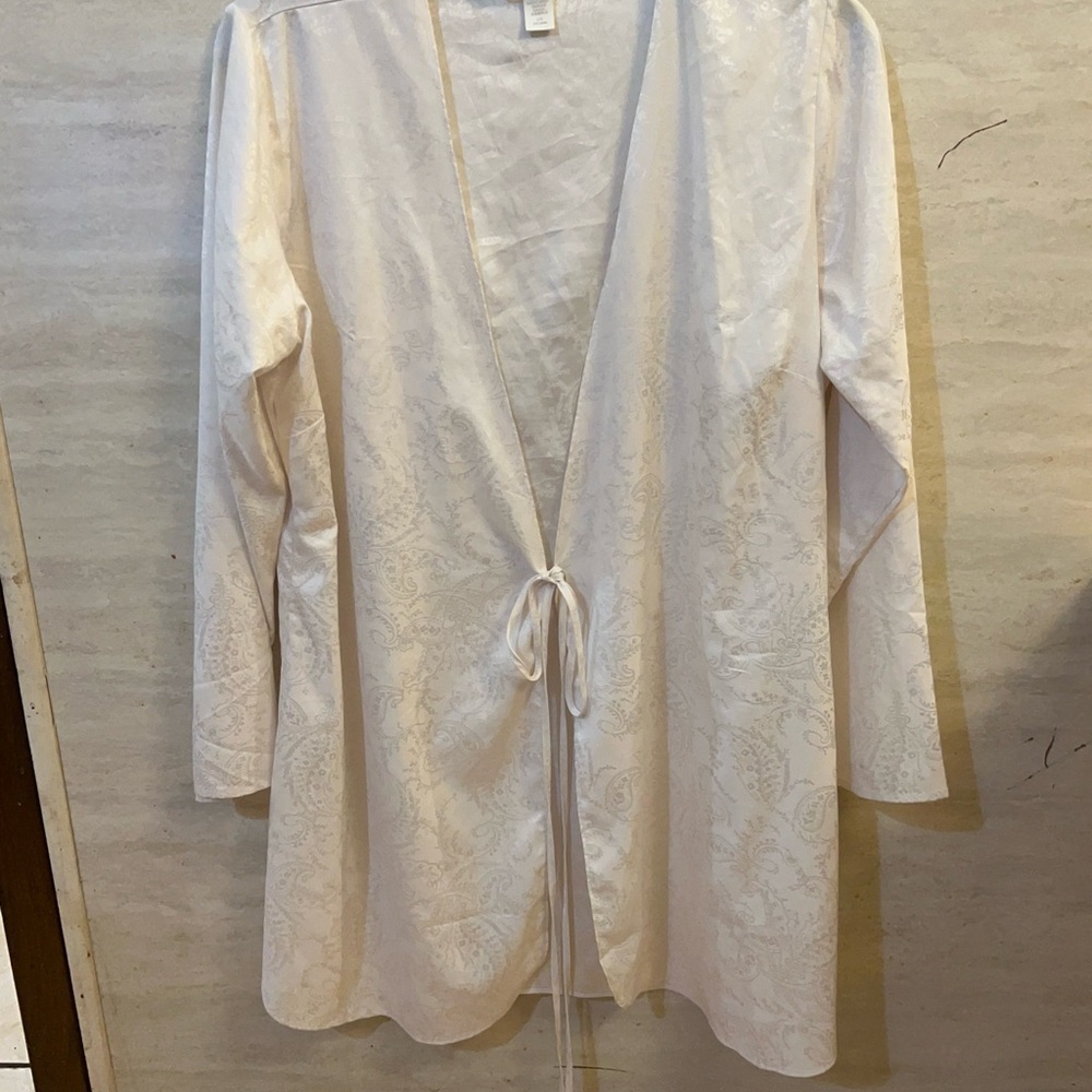 Victoria's Secret Elegant White Tie-Front Robe